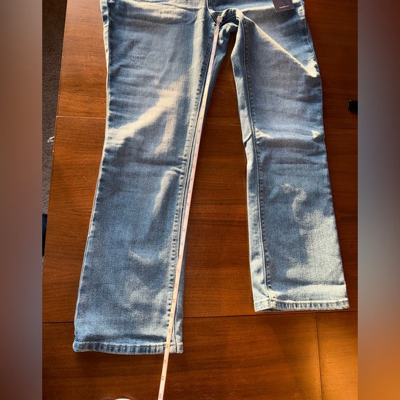 Laurie Felt Light Wash Forever Denim Crop Baby Bell Jeans - Picture 8 of 15